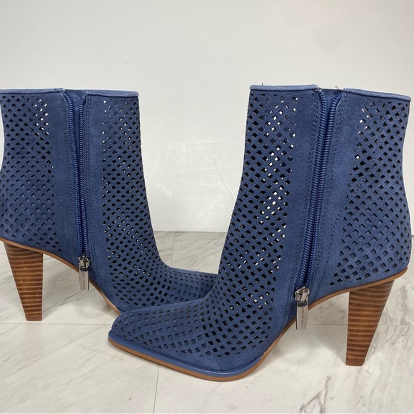 Vince Camuto Yolandal Blue Cutout Suede Pointy Toe Heeled Bootie 6M - Picture 6 of 14